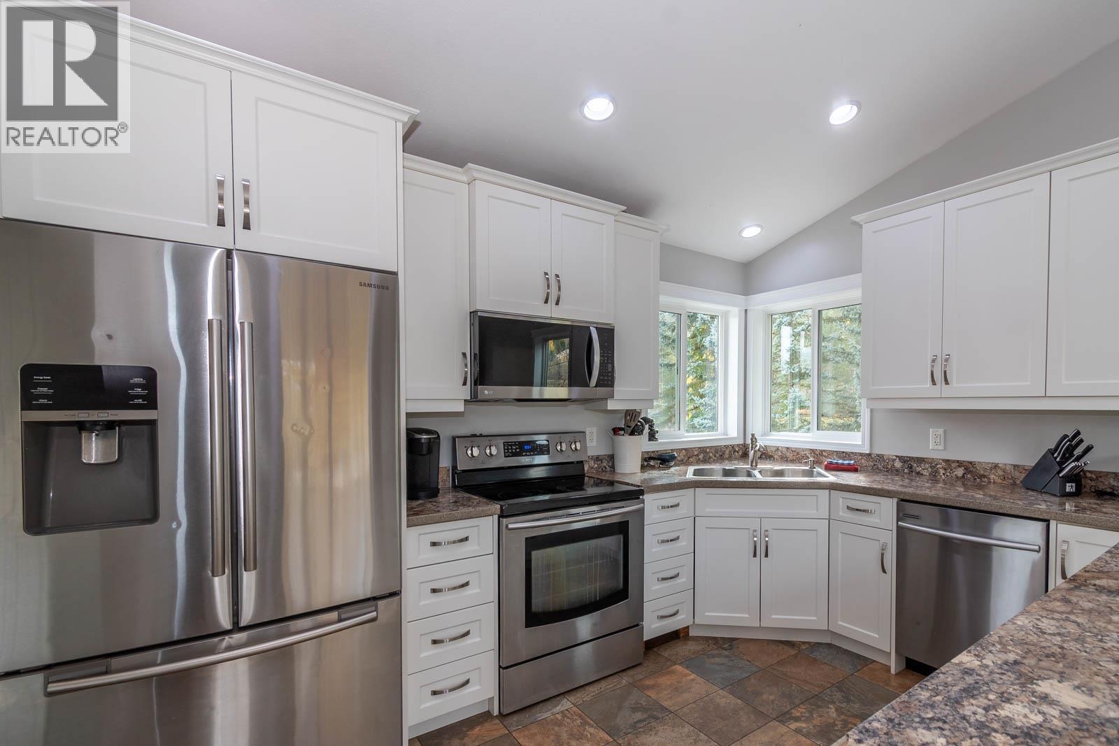 2234 Tappen Notch Hill Road, Tappen, British Columbia  V0E 2W1 - Photo 8 - 10345083