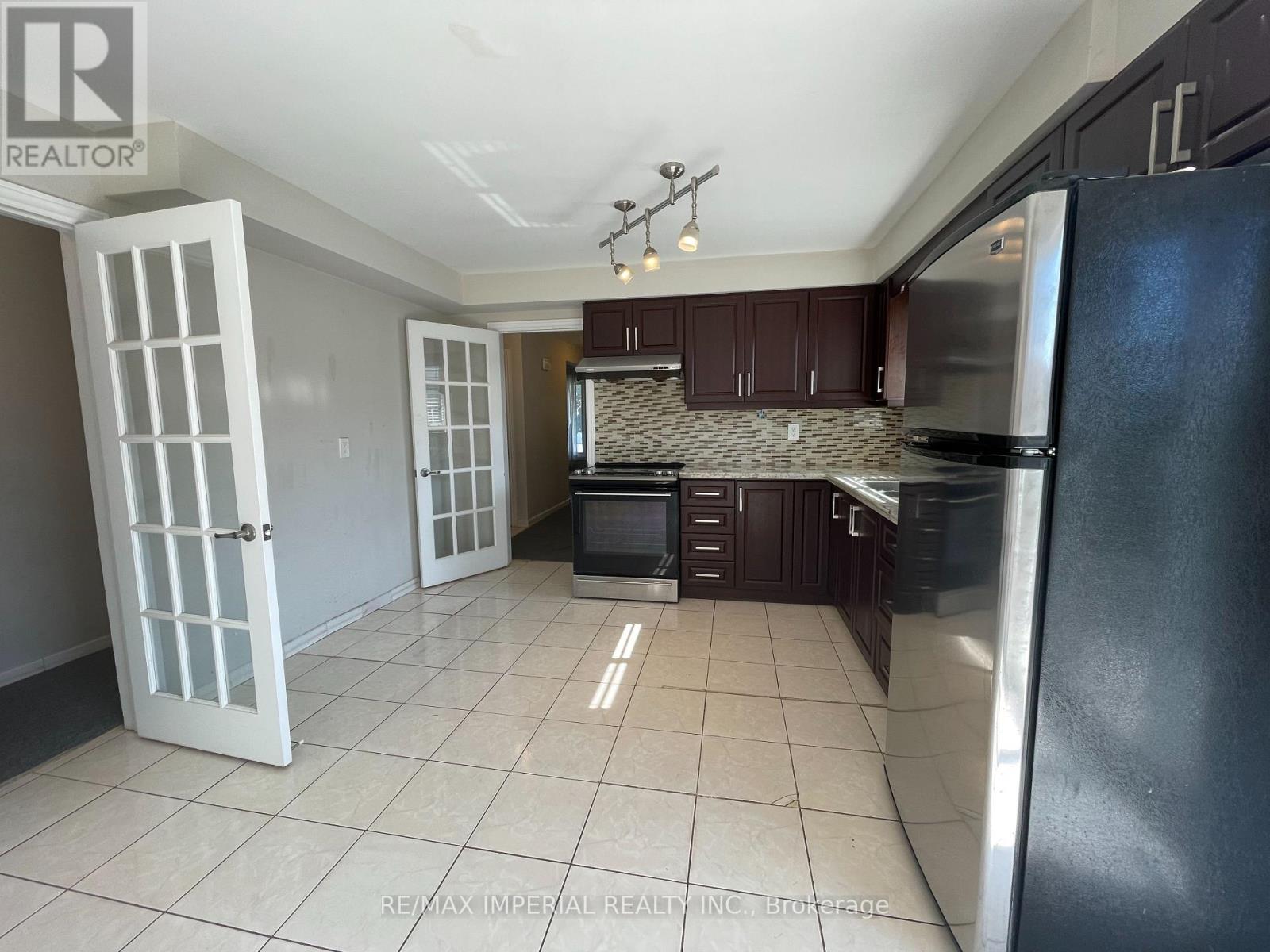 28 Bowhill Crescent, Toronto, Ontario  M2J 3S2 - Photo 7 - C12338118