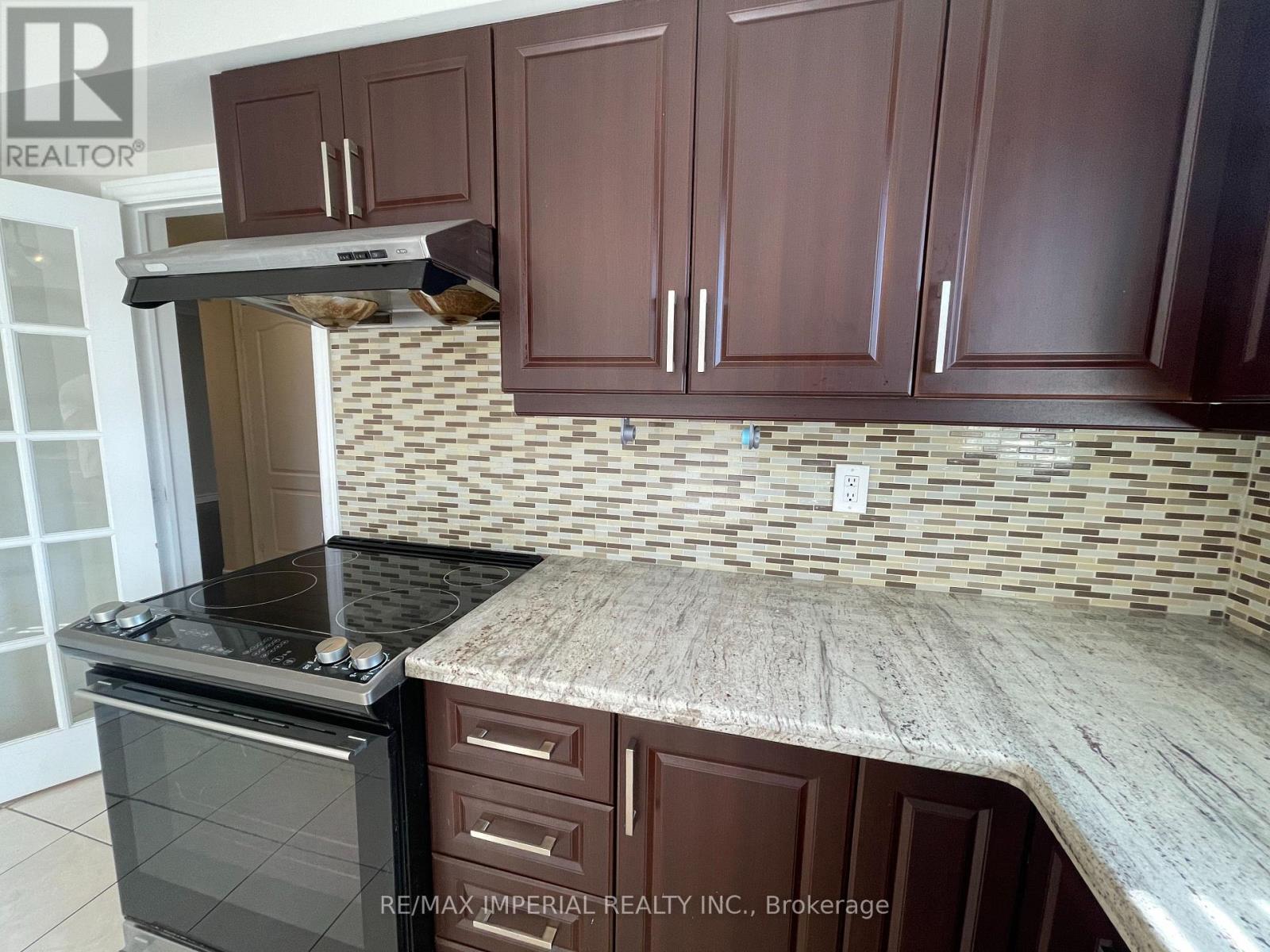 28 Bowhill Crescent, Toronto, Ontario  M2J 3S2 - Photo 8 - C12338118