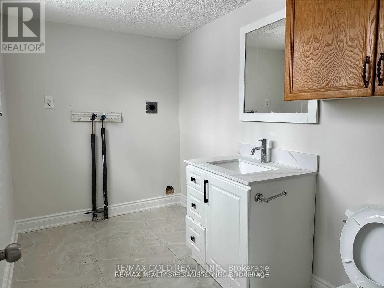 15958 Airport Road, Caledon, Ontario  L7C 1K5 - Photo 10 - W12305227