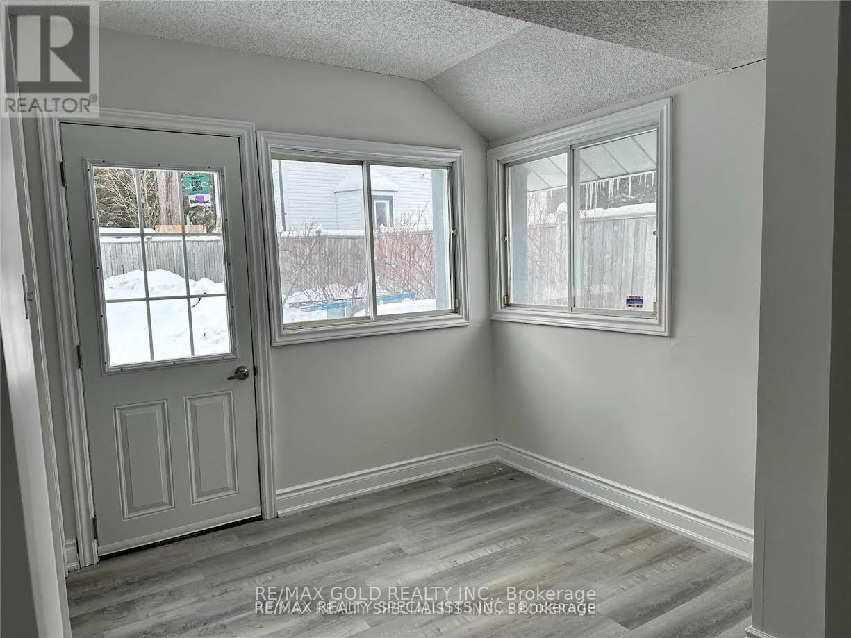 15958 Airport Road, Caledon, Ontario  L7C 1K5 - Photo 6 - W12305227