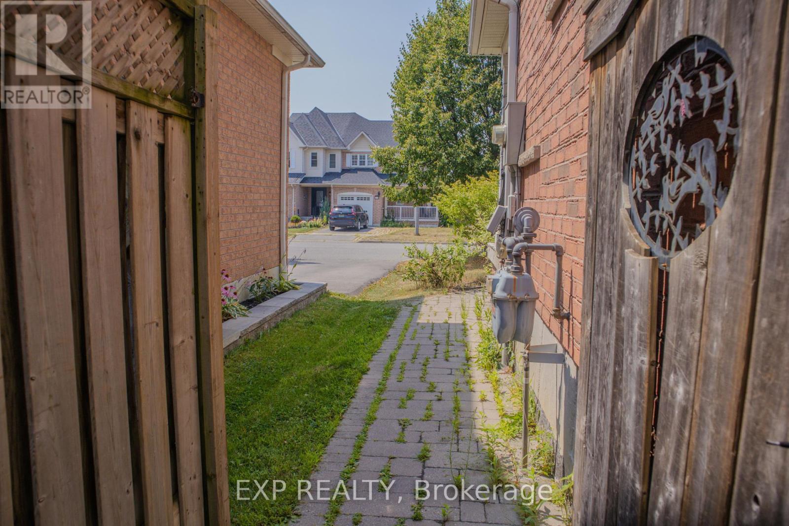136 Kirkland Place, Whitby, Ontario  L1P 1X2 - Photo 30 - E12338128