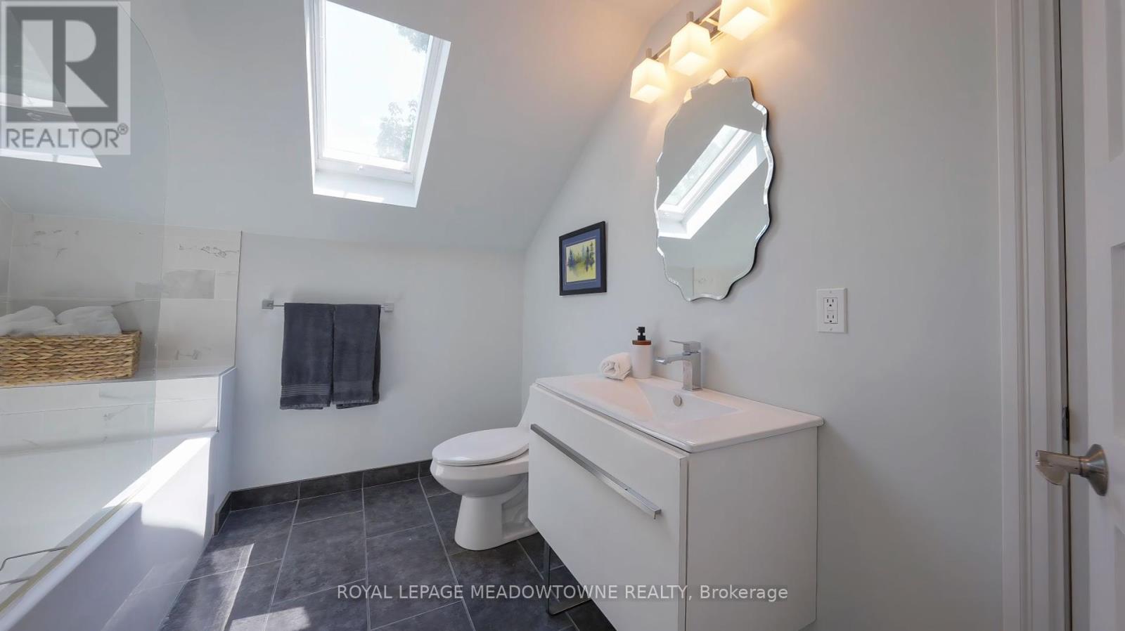12369 Elizabeth Street, Halton Hills, Ontario  L0P 1H0 - Photo 28 - W12338107