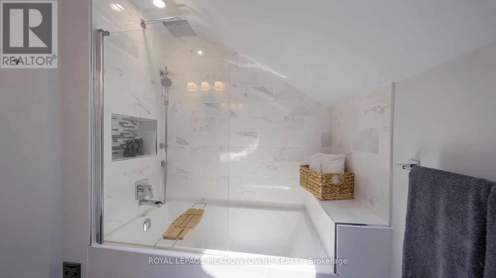 12369 Elizabeth Street, Halton Hills, Ontario  L0P 1H0 - Photo 29 - W12338107