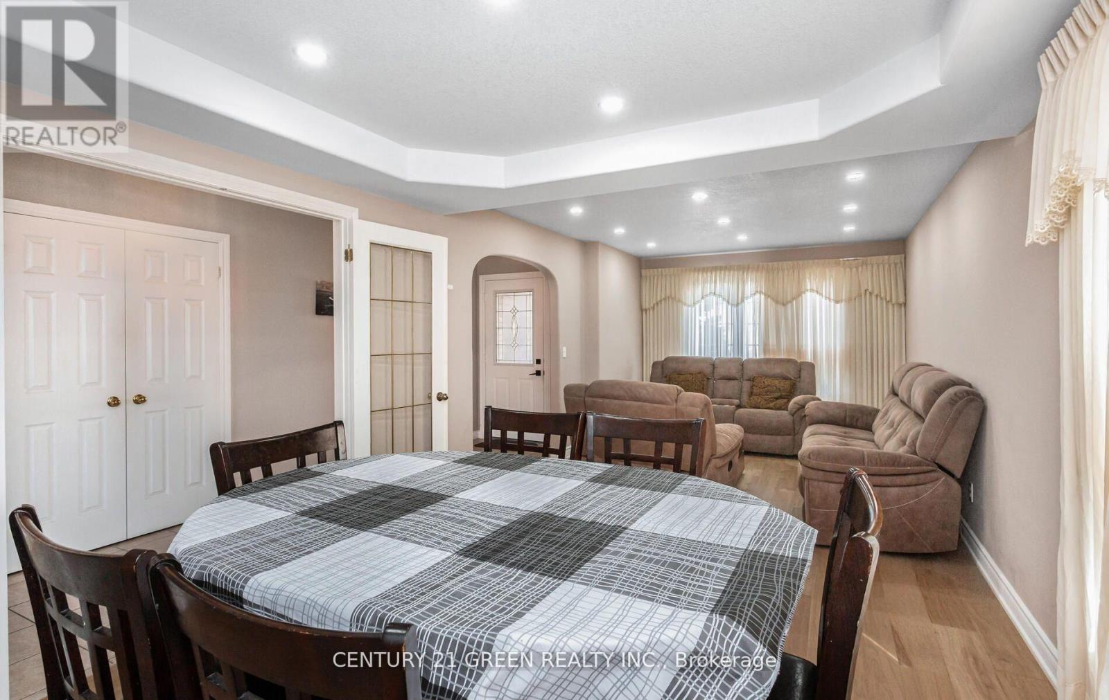 104 Lilywood Drive, Cambridge, Ontario  N1P 1H1 - Photo 12 - X12338096