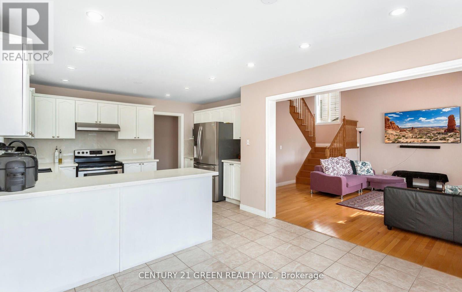 104 Lilywood Drive, Cambridge, Ontario  N1P 1H1 - Photo 18 - X12338096