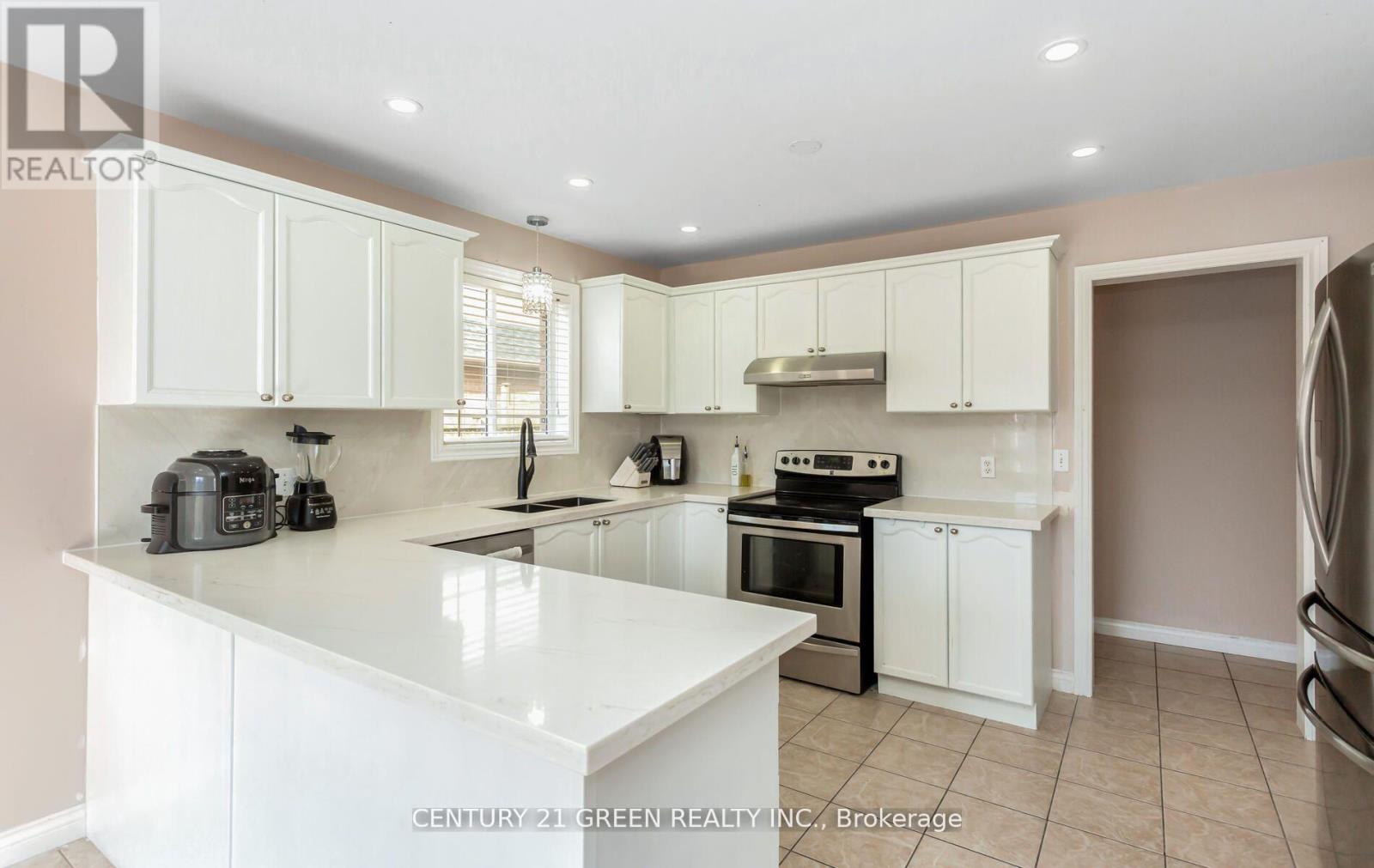 104 Lilywood Drive, Cambridge, Ontario  N1P 1H1 - Photo 21 - X12338096