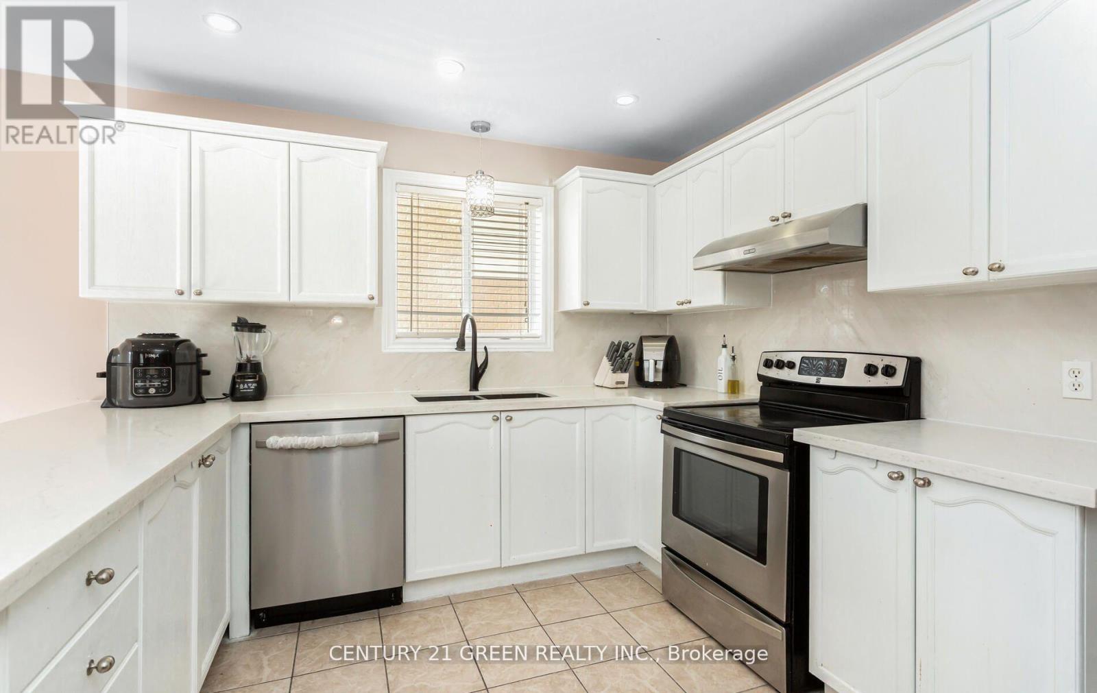 104 Lilywood Drive, Cambridge, Ontario  N1P 1H1 - Photo 22 - X12338096