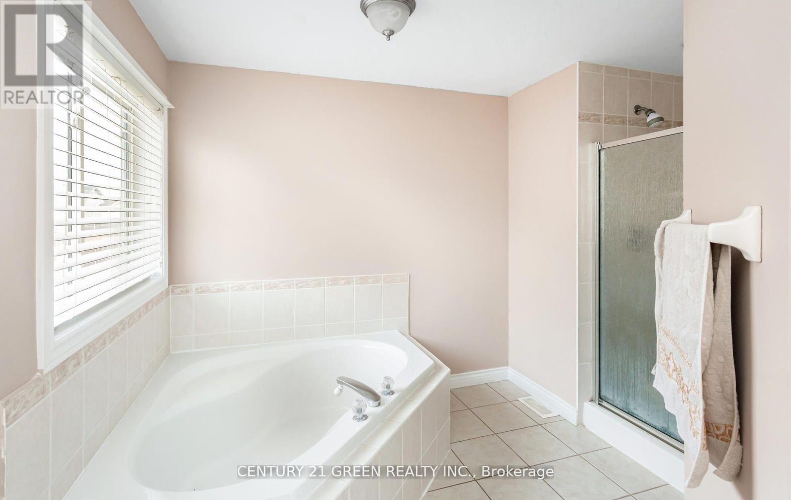 104 Lilywood Drive, Cambridge, Ontario  N1P 1H1 - Photo 34 - X12338096