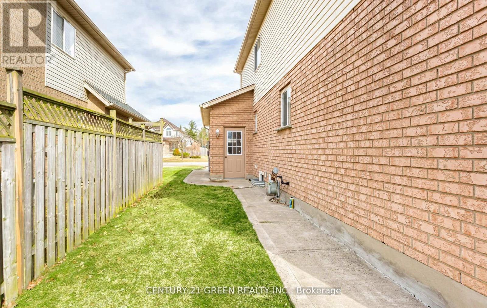 104 Lilywood Drive, Cambridge, Ontario  N1P 1H1 - Photo 47 - X12338096