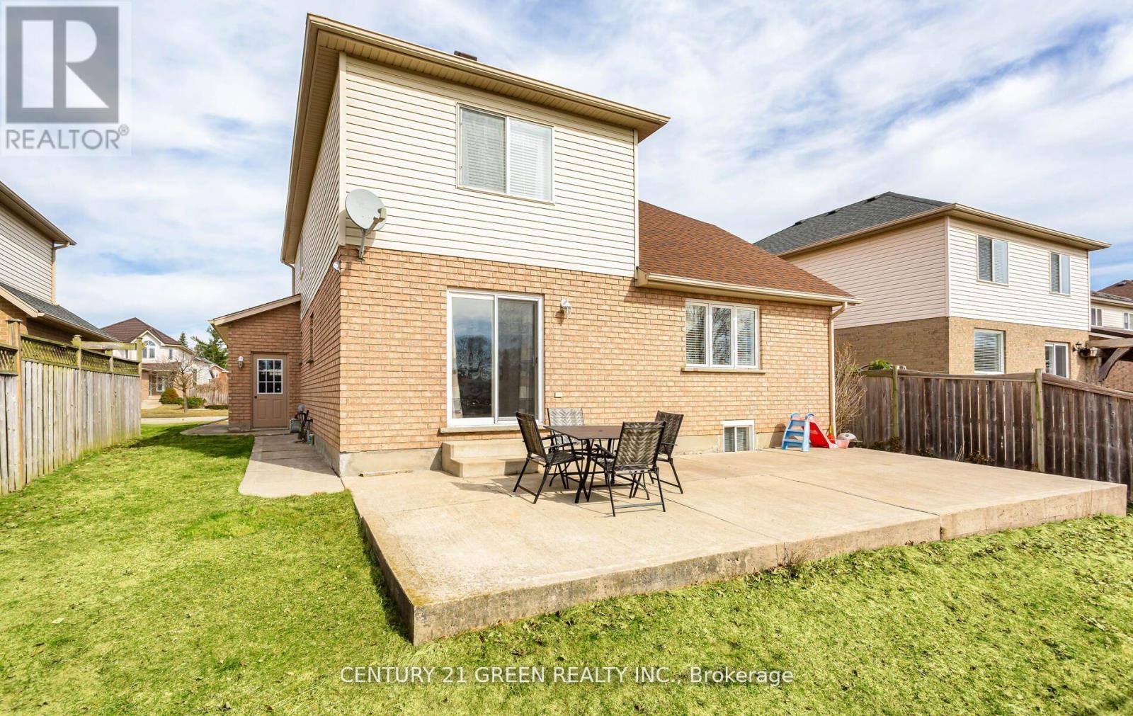 104 Lilywood Drive, Cambridge, Ontario  N1P 1H1 - Photo 50 - X12338096