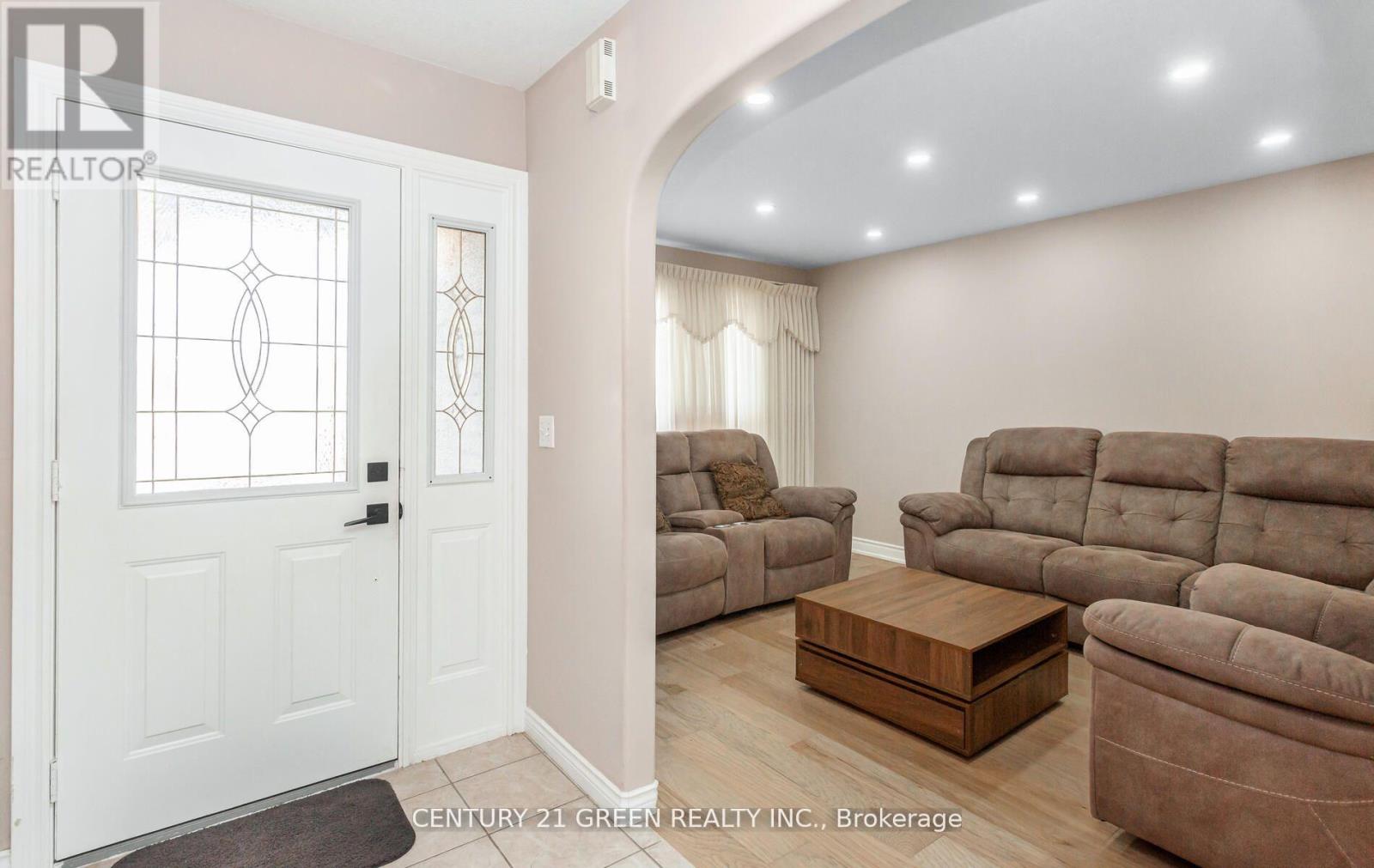 104 Lilywood Drive, Cambridge, Ontario  N1P 1H1 - Photo 8 - X12338096