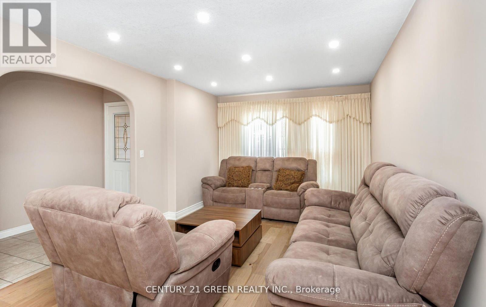 104 Lilywood Drive, Cambridge, Ontario  N1P 1H1 - Photo 9 - X12338096