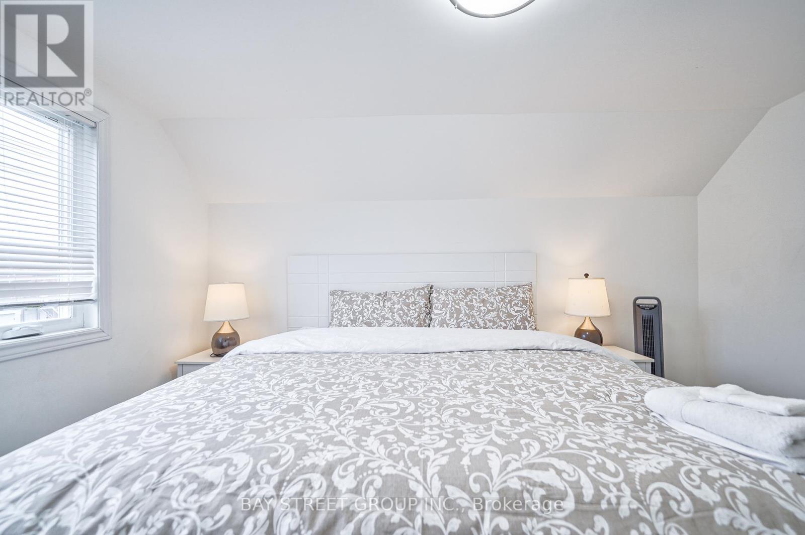 5241 Kitchener Street, Niagara Falls, Ontario  L2G 1B4 - Photo 32 - X12338119