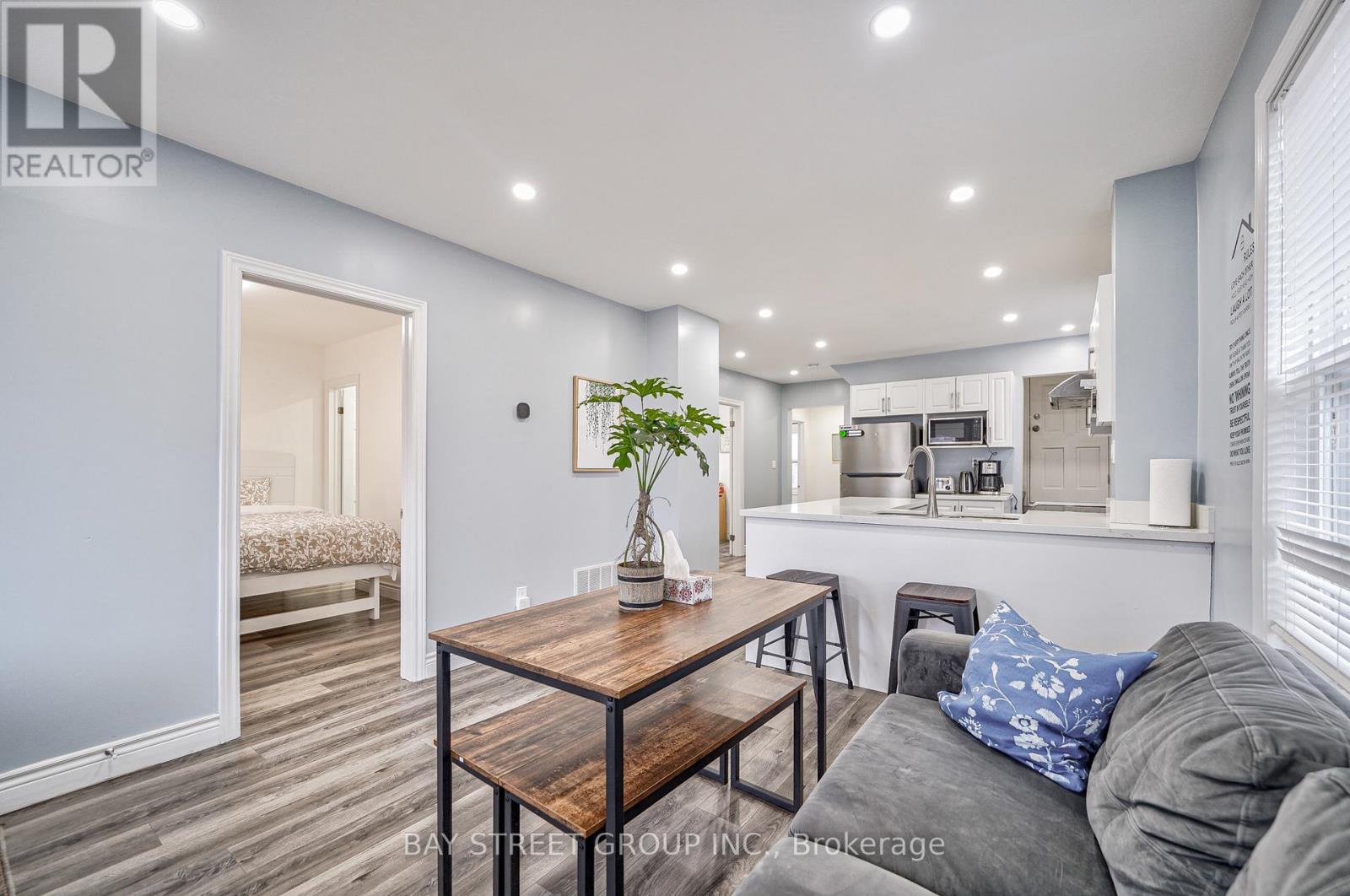 5241 Kitchener Street, Niagara Falls, Ontario  L2G 1B4 - Photo 7 - X12338119