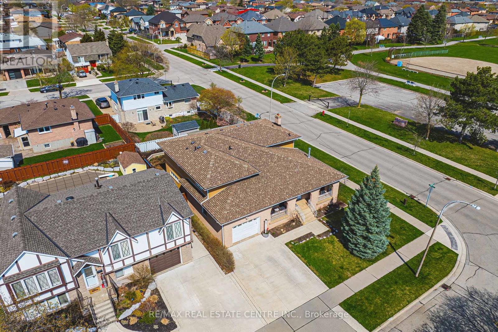 Property at 95 ELLINGTON AVENUE image 3