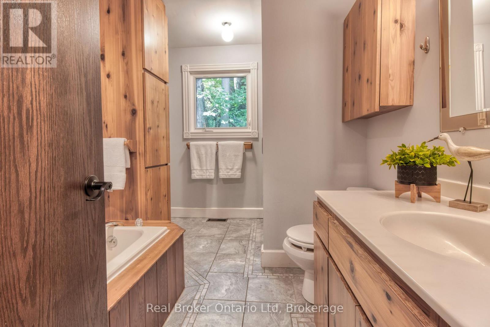 121 Mallory Beach Road, South Bruce Peninsula, Ontario  N0H 2T0 - Photo 14 - X12268320