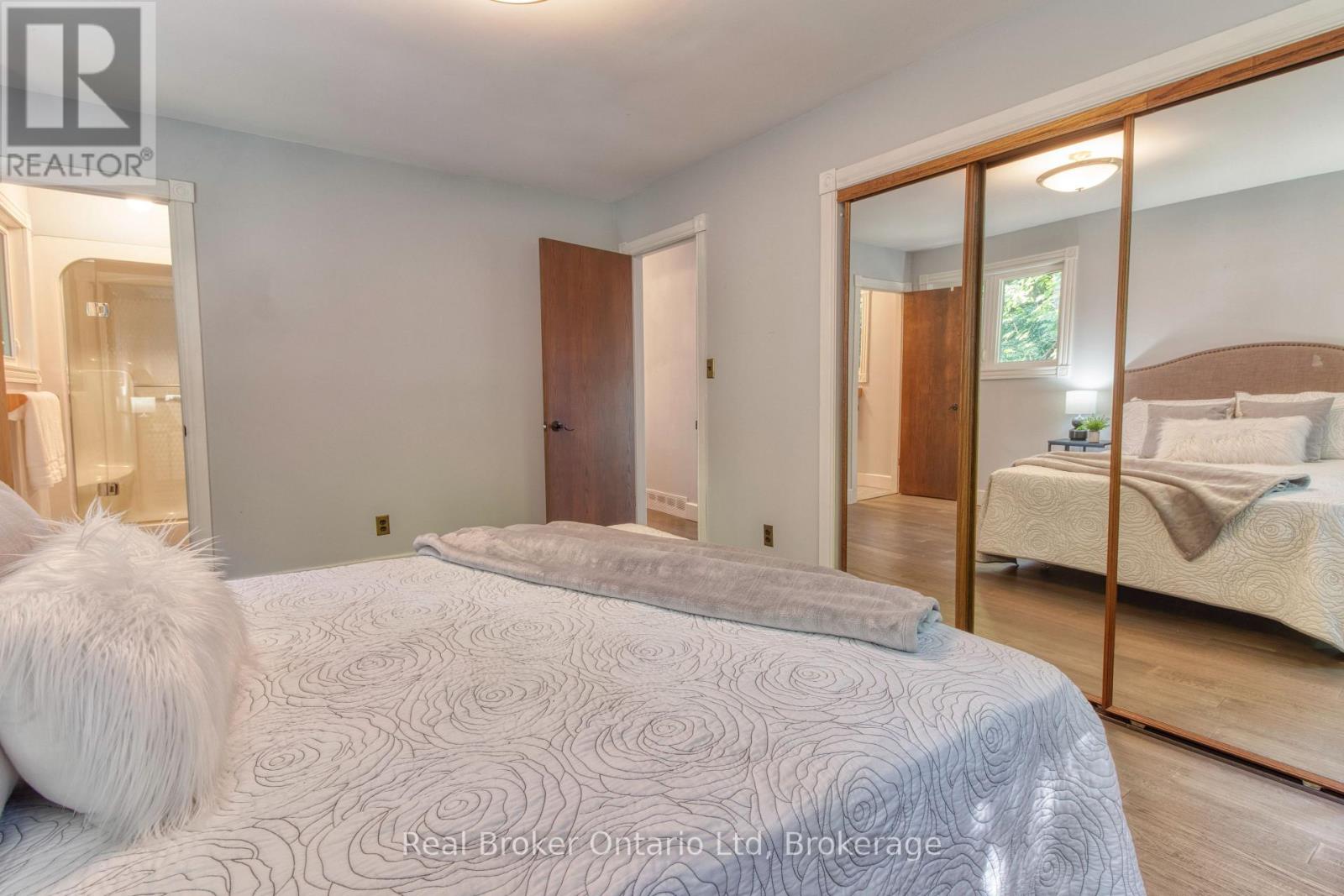121 Mallory Beach Road, South Bruce Peninsula, Ontario  N0H 2T0 - Photo 12 - X12268320