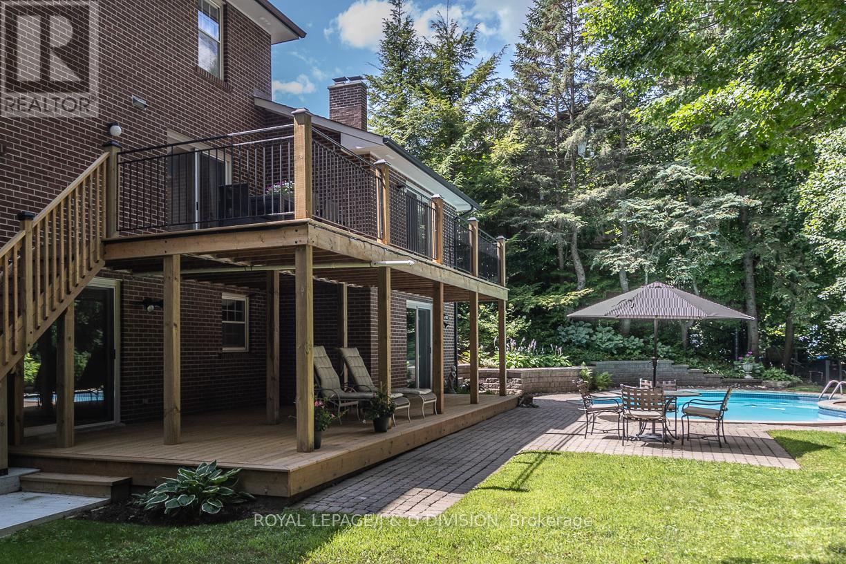 16 Bobwhite Crescent, Toronto, Ontario  M2L 2E1 - Photo 37 - C12148466
