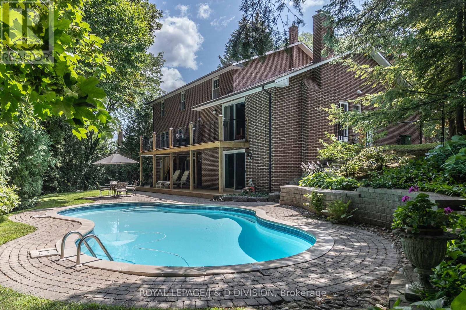 16 Bobwhite Crescent, Toronto, Ontario  M2L 2E1 - Photo 40 - C12148466