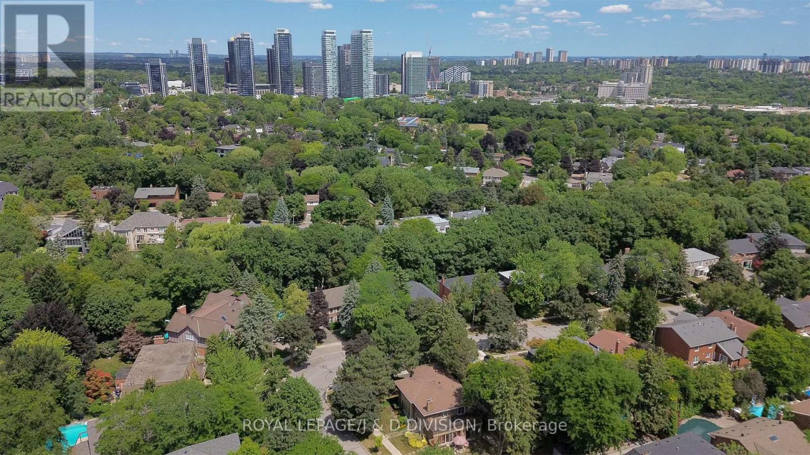 16 Bobwhite Crescent, Toronto, Ontario  M2L 2E1 - Photo 41 - C12148466