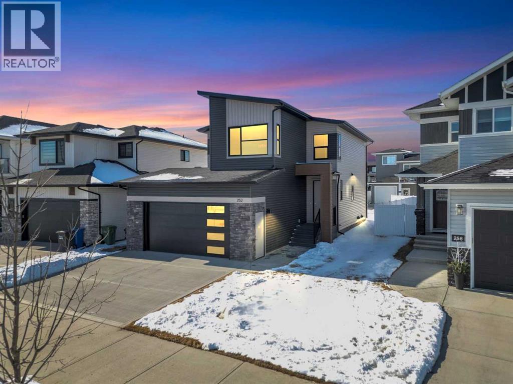 Property at 252 Emerald Drive image 3