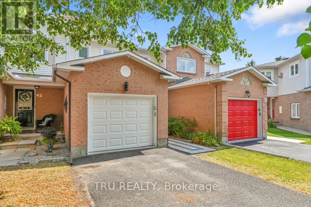 40 Baton Court, Ottawa, Ontario  K2L 4C8 - Photo 2 - X12338231