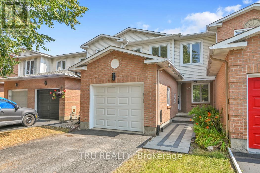 40 Baton Court, Ottawa, Ontario  K2L 4C8 - Photo 3 - X12338231