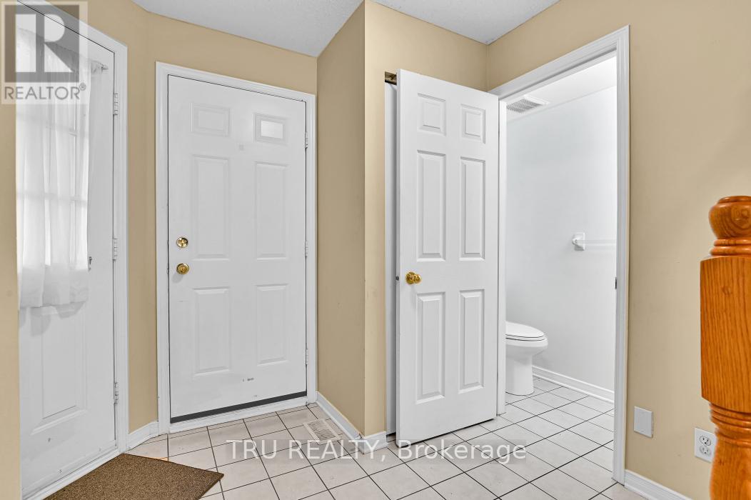 40 Baton Court, Ottawa, Ontario  K2L 4C8 - Photo 6 - X12338231
