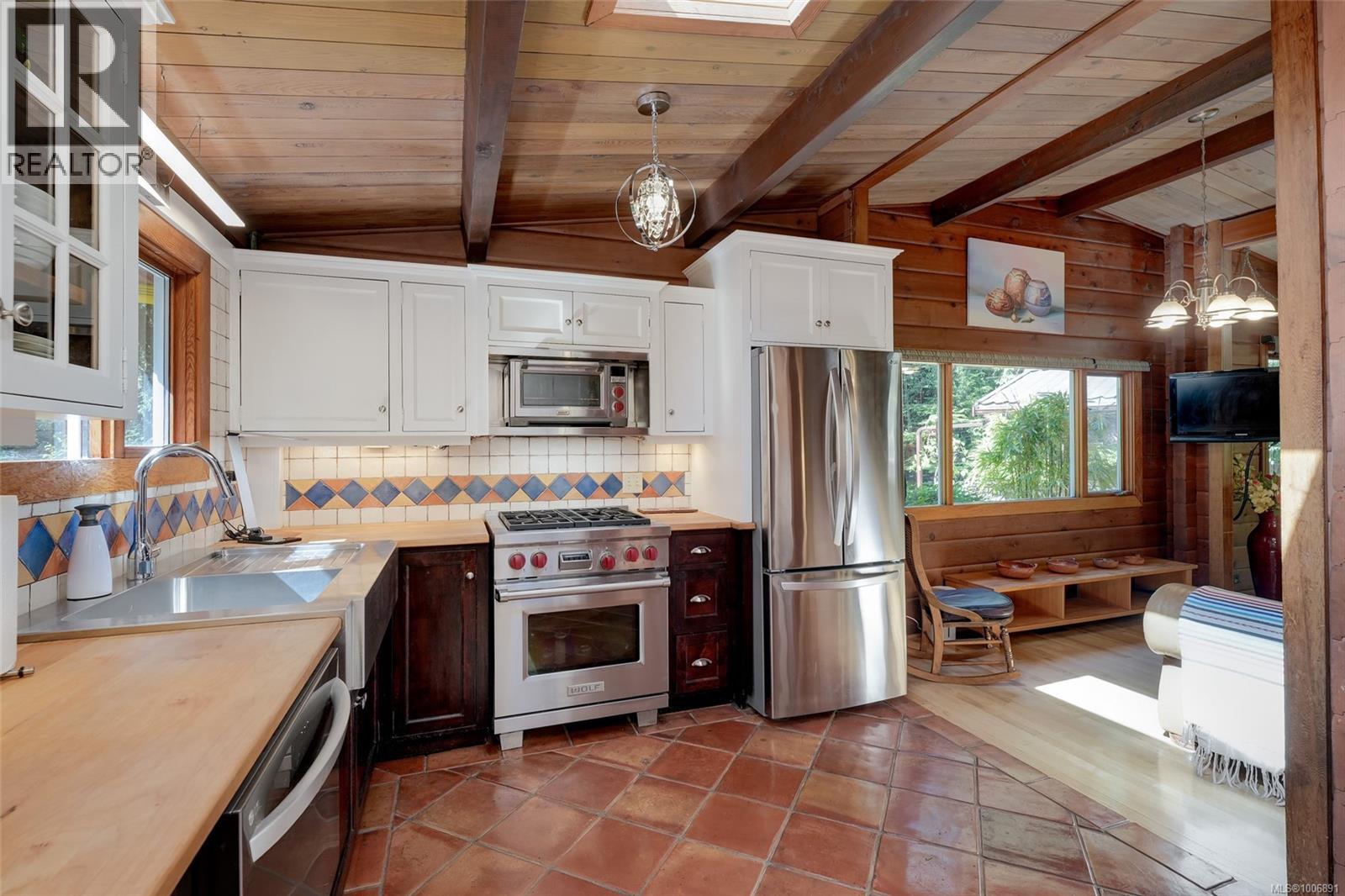 Property at 2005 Renfrew Rd image 3