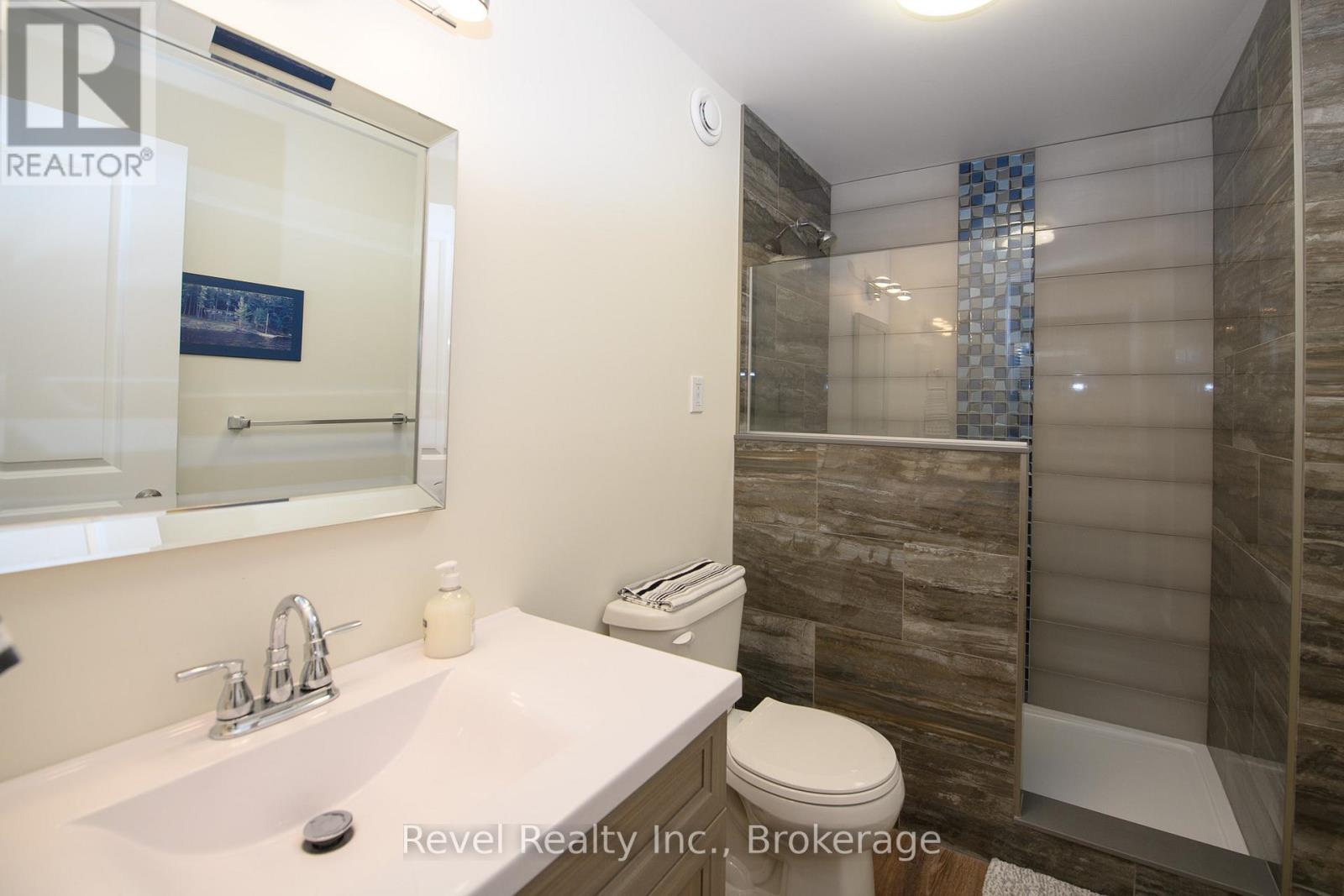 252 Ironwood Way, Georgian Bluffs, Ontario  N0H 1S0 - Photo 19 - X12329419
