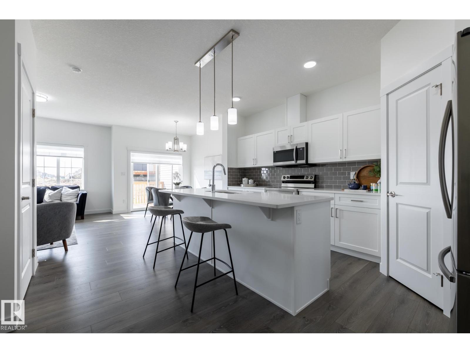 Property at 91 Hilton CV image 3