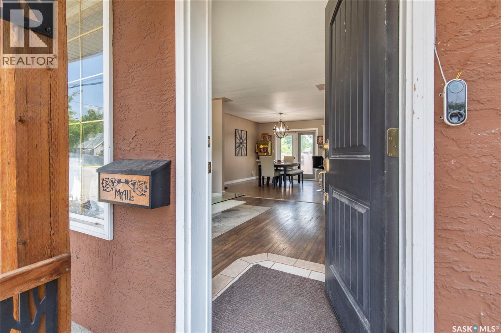 405 4th Avenue Ne, Moose Jaw, Saskatchewan  S6H 8B8 - Photo 3 - SK015326