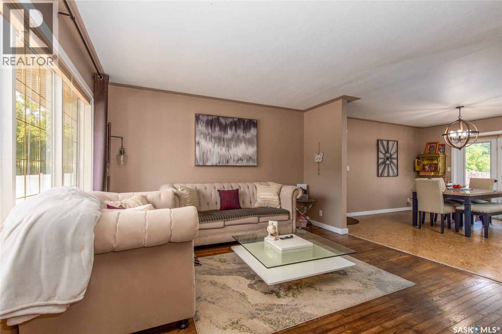 405 4th Avenue Ne, Moose Jaw, Saskatchewan  S6H 8B8 - Photo 4 - SK015326