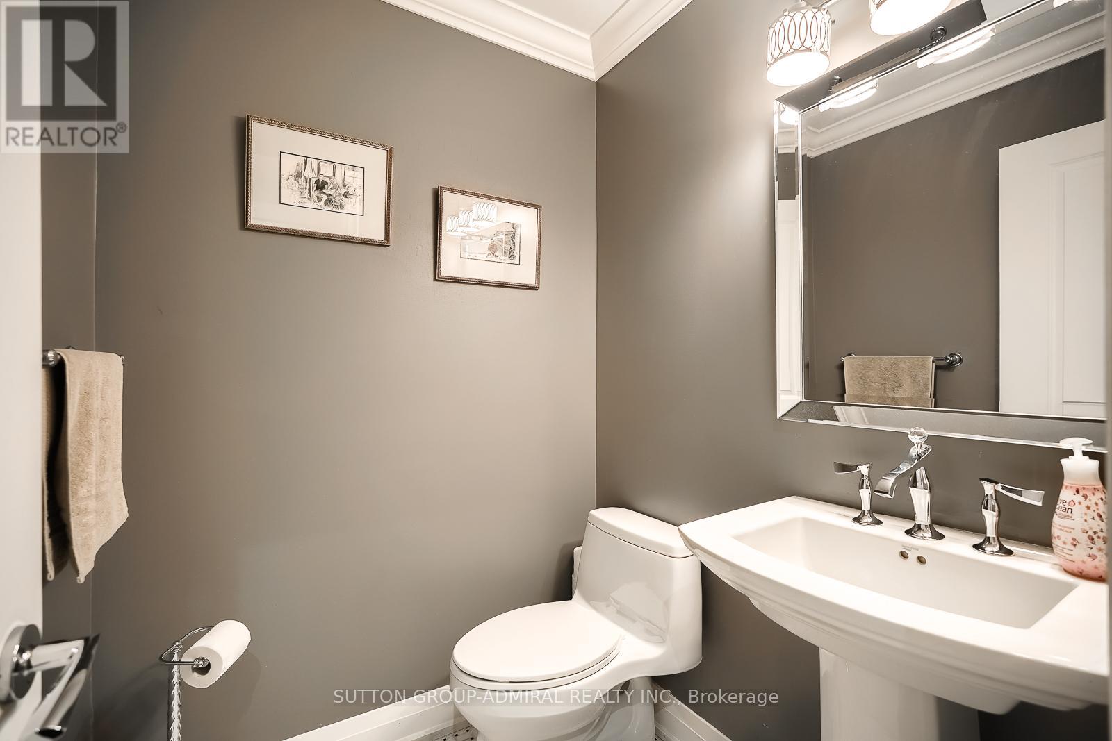 2360 Marisa Court, Mississauga, Ontario  L5K 2P6 - Photo 17 - W12338272