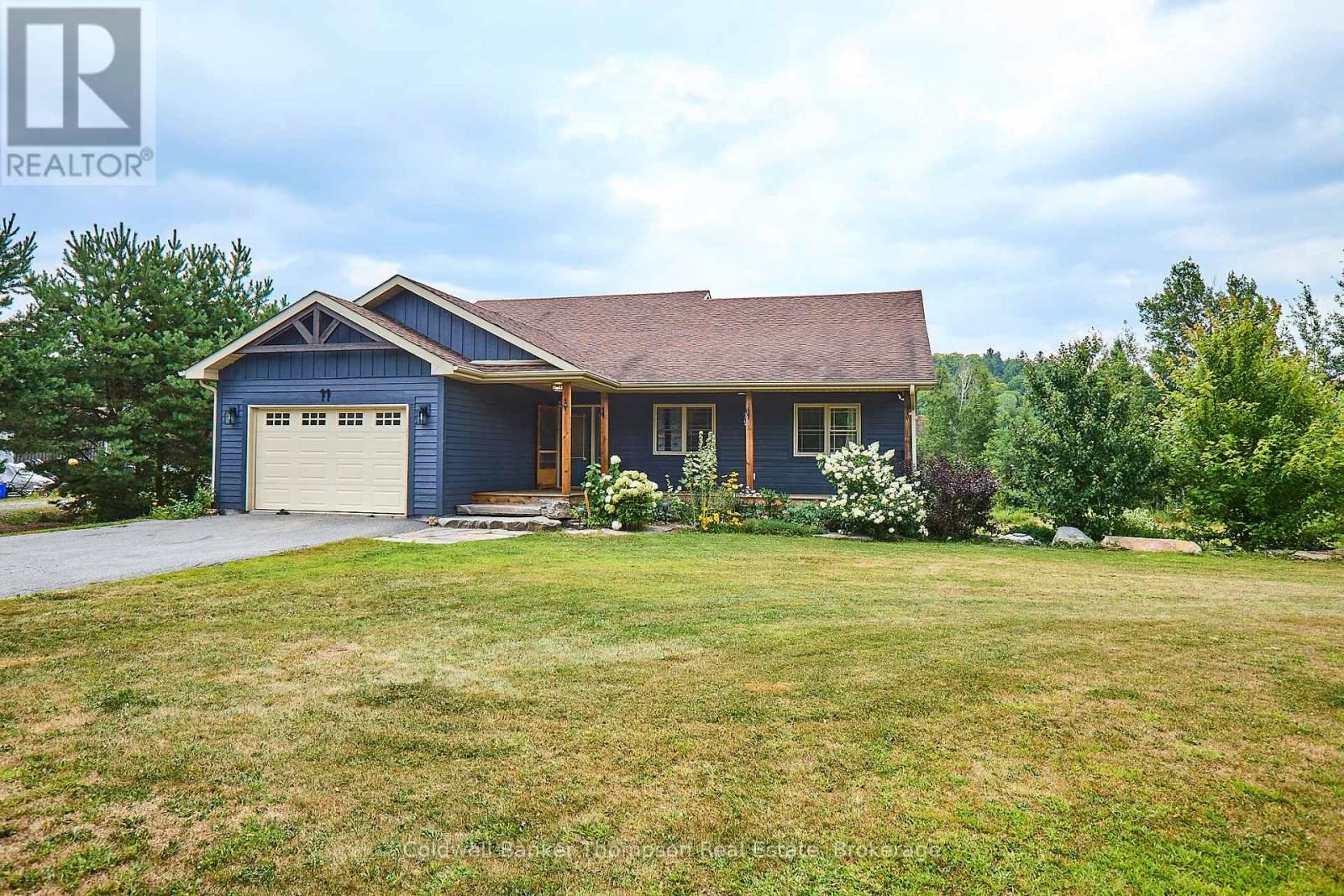 11 Thomas Crescent, Huntsville, Ontario  P1H 2M3 - Photo 1 - X12338305