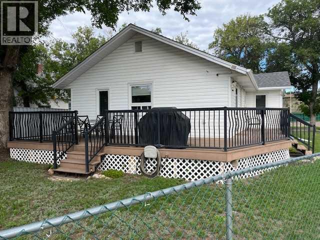 Property at 885B 2 Street SE image 1