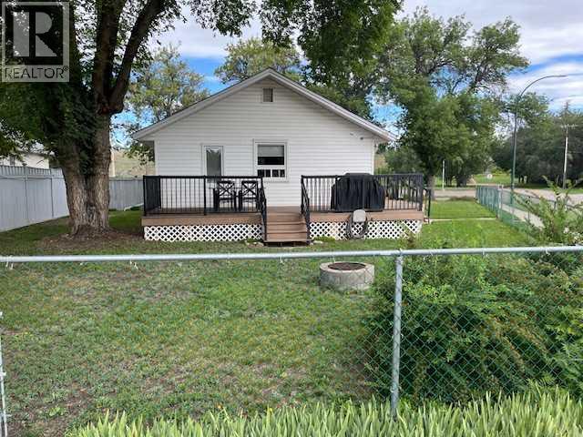 Property at 885B 2 Street SE image 3