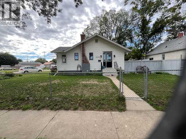 Property at 885B 2 Street SE image 4