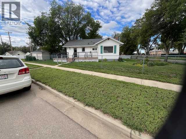 Property at 885B 2 Street SE image 5