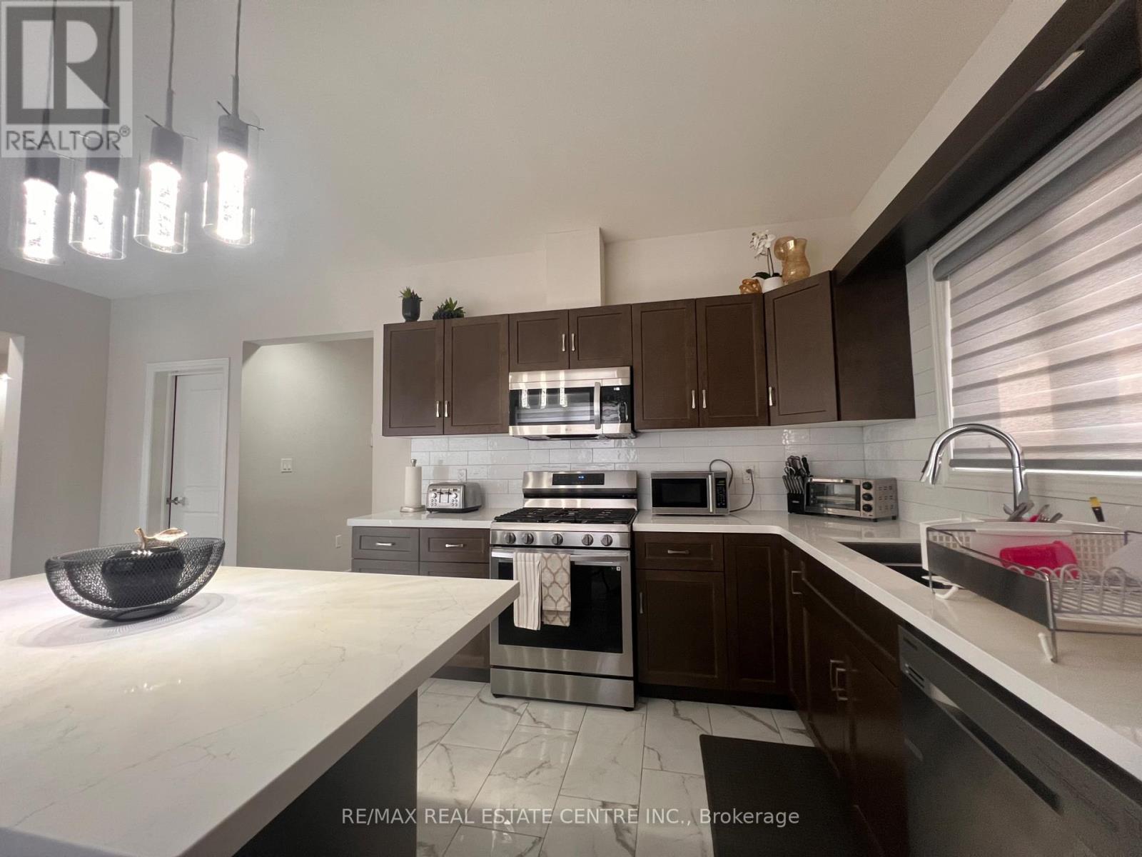 Property at 12 SWAN AVENUE image 5
