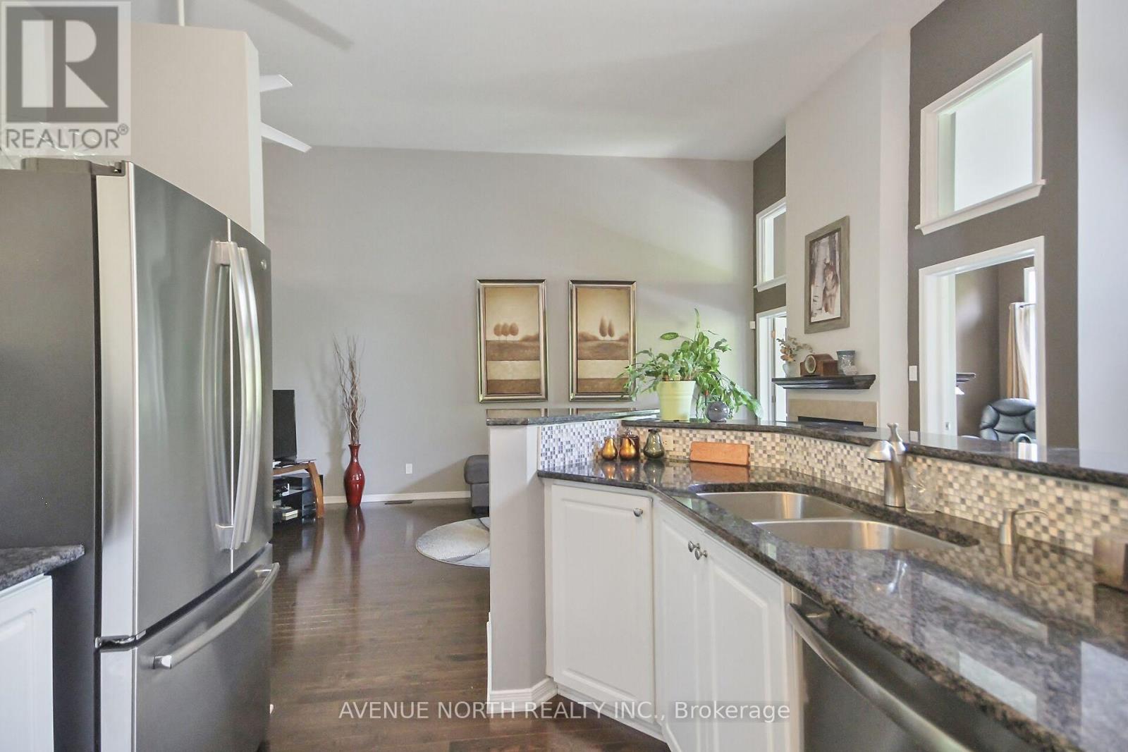 57 Macassa Circle, Ottawa, Ontario  K2T 1J8 - Photo 15 - X12338327