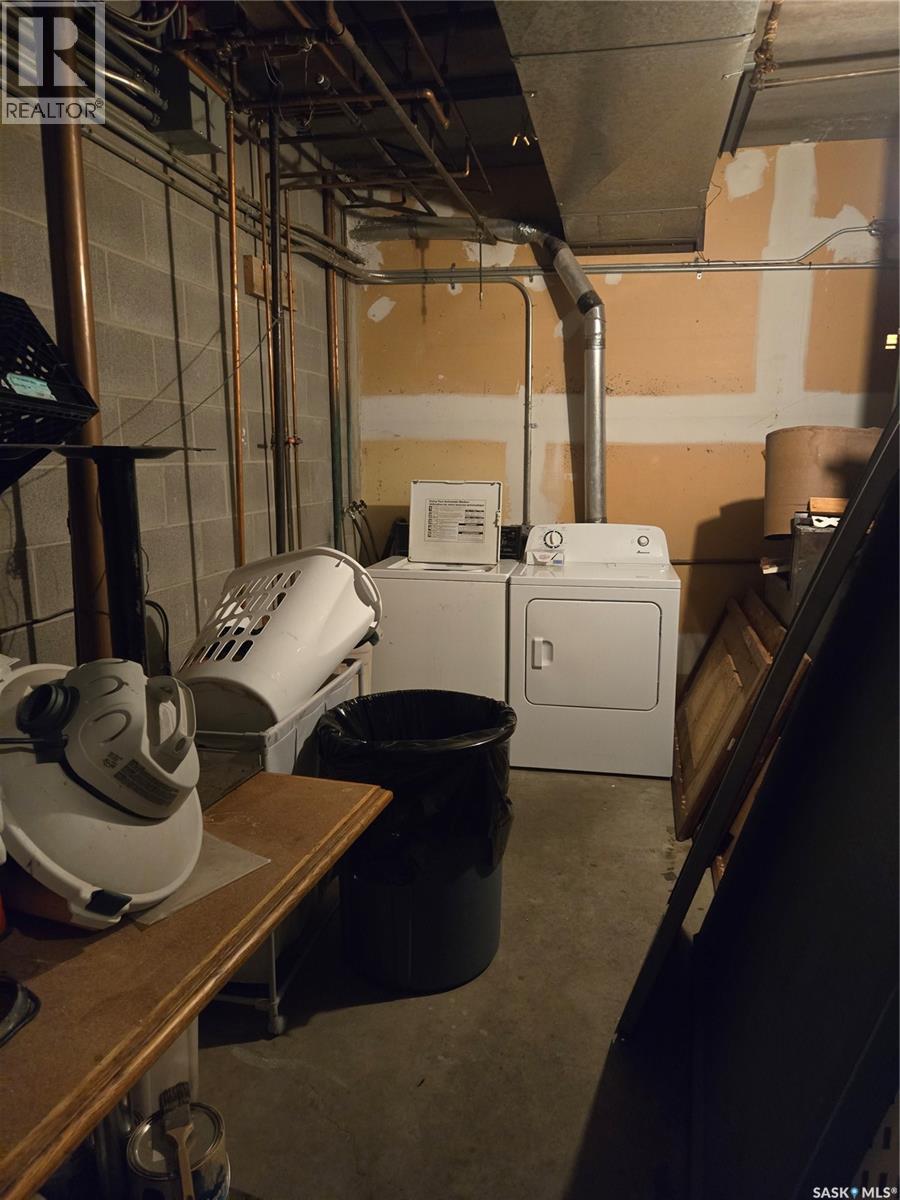 112 & 114 Saskatchewan Avenue W, Outlook, Saskatchewan  S0L 2N0 - Photo 10 - SK015286