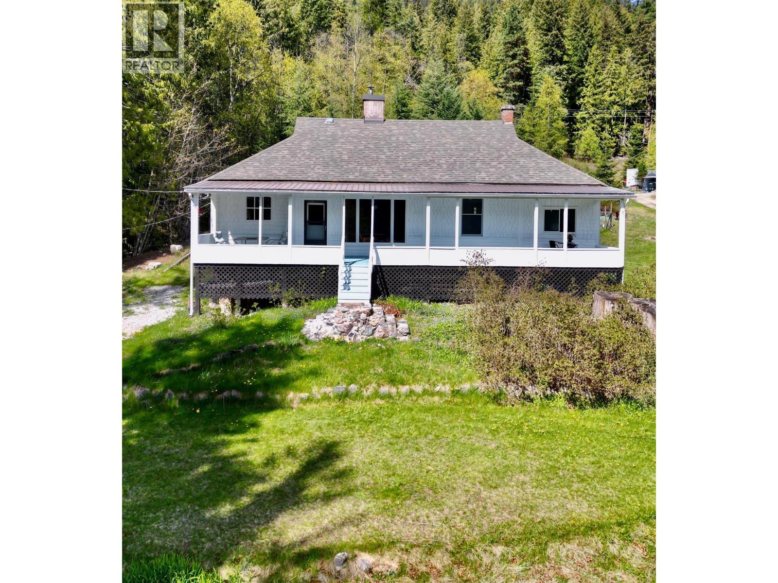 5759 LONGBEACH Road, Nelson, British Columbia