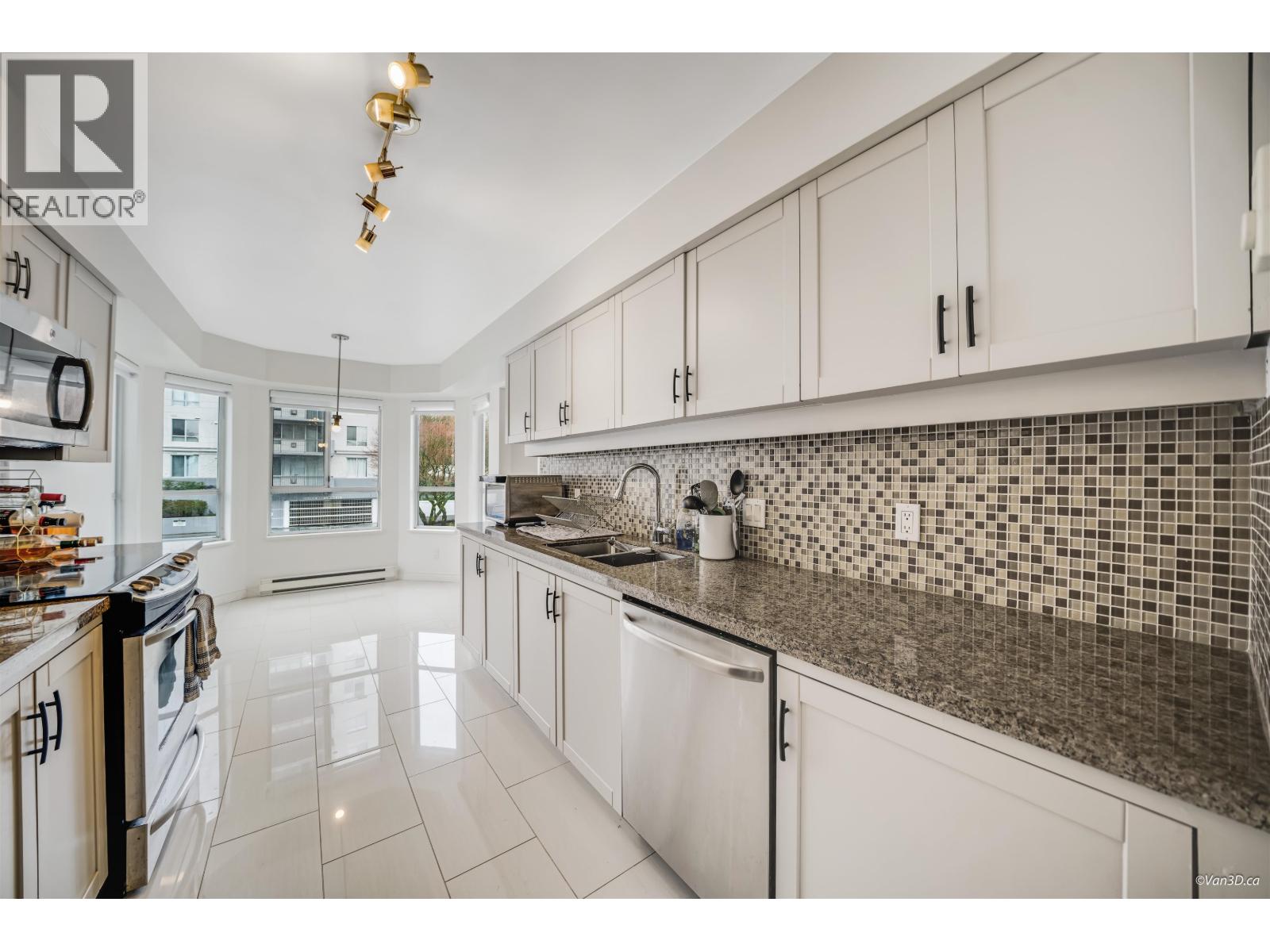 301 525 Austin Avenue, Coquitlam, British Columbia  V3K 3M6 - Photo 12 - R3035627