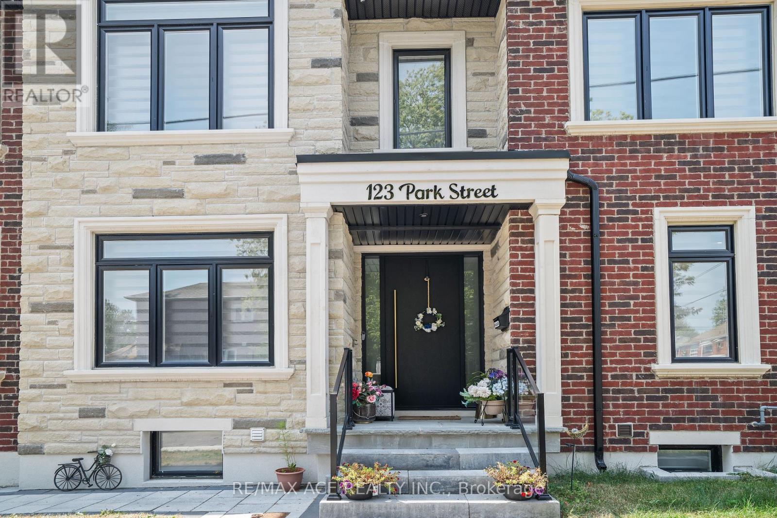 Property at 123 PARK STREET image 1