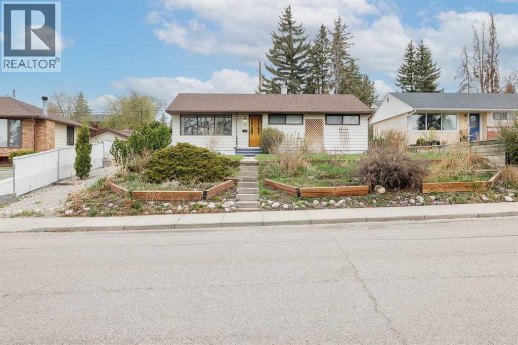Property at 33 Northmount Crescent NW image 2