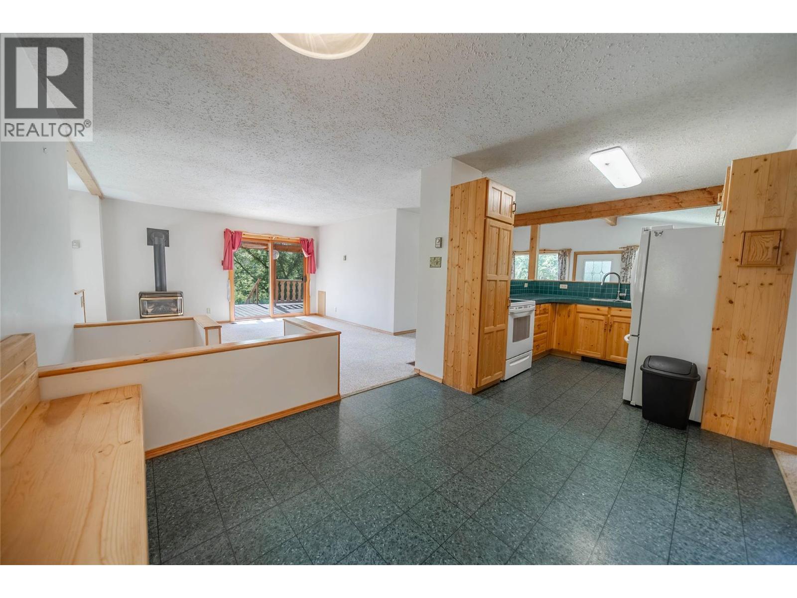 7825 Jaffray Baynes Lake Road Road, Jaffray, British Columbia  V0B 1T4 - Photo 4 - 10359085