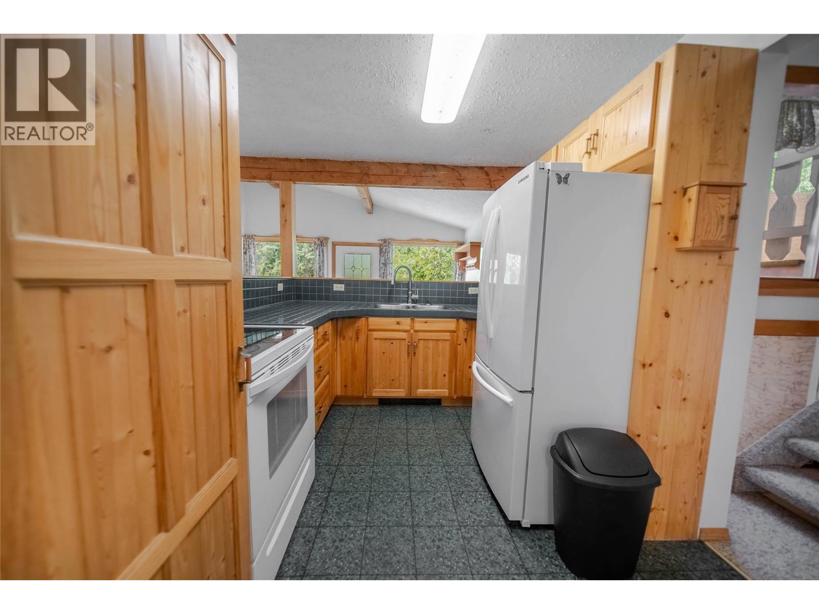 7825 Jaffray Baynes Lake Road Road, Jaffray, British Columbia  V0B 1T4 - Photo 5 - 10359085
