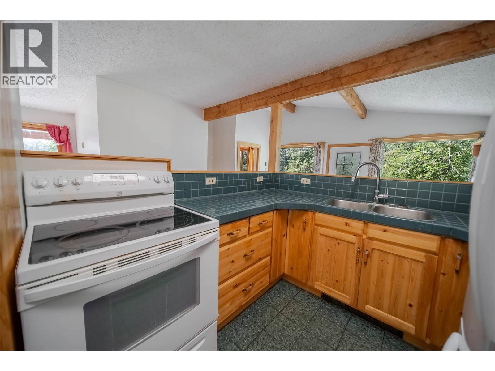 7825 Jaffray Baynes Lake Road Road, Jaffray, British Columbia  V0B 1T4 - Photo 6 - 10359085